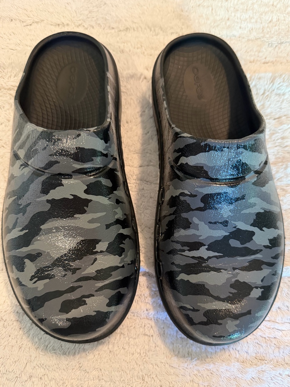 OOFOS OOcloog Limited Edition Camo Clog Sz 9 Women/Sz 7 Men